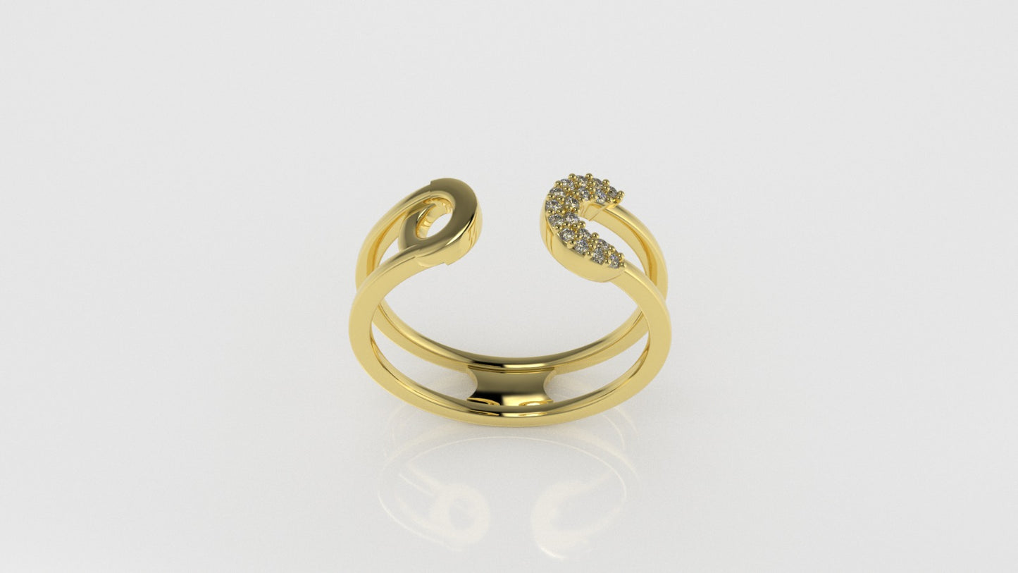 14K Gold Ring with 17 Diamonds, STT: Prong