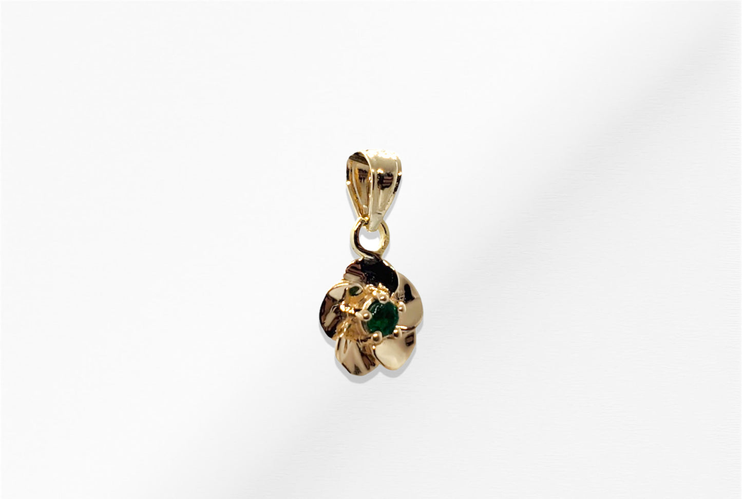 14K Gold Emerald Flower Pendant