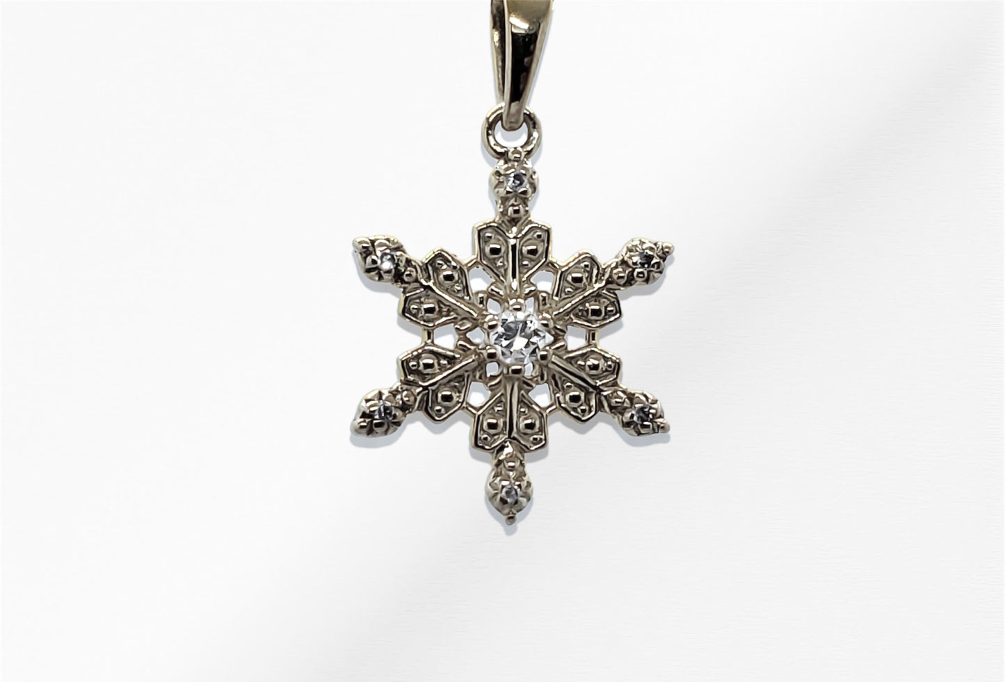 14K 0.18ct. tw. Diamond Snowflake Pendant