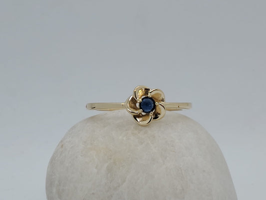 14k yellow gold ring, flower style, has 0.12CT Sapphire, ideal for any occasion