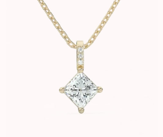 14k Yellow Gold Pendant, with 1 Diamond princess cut and 3 Diamond 1mm, it is very comfortable and elegant, ideal for any occasion